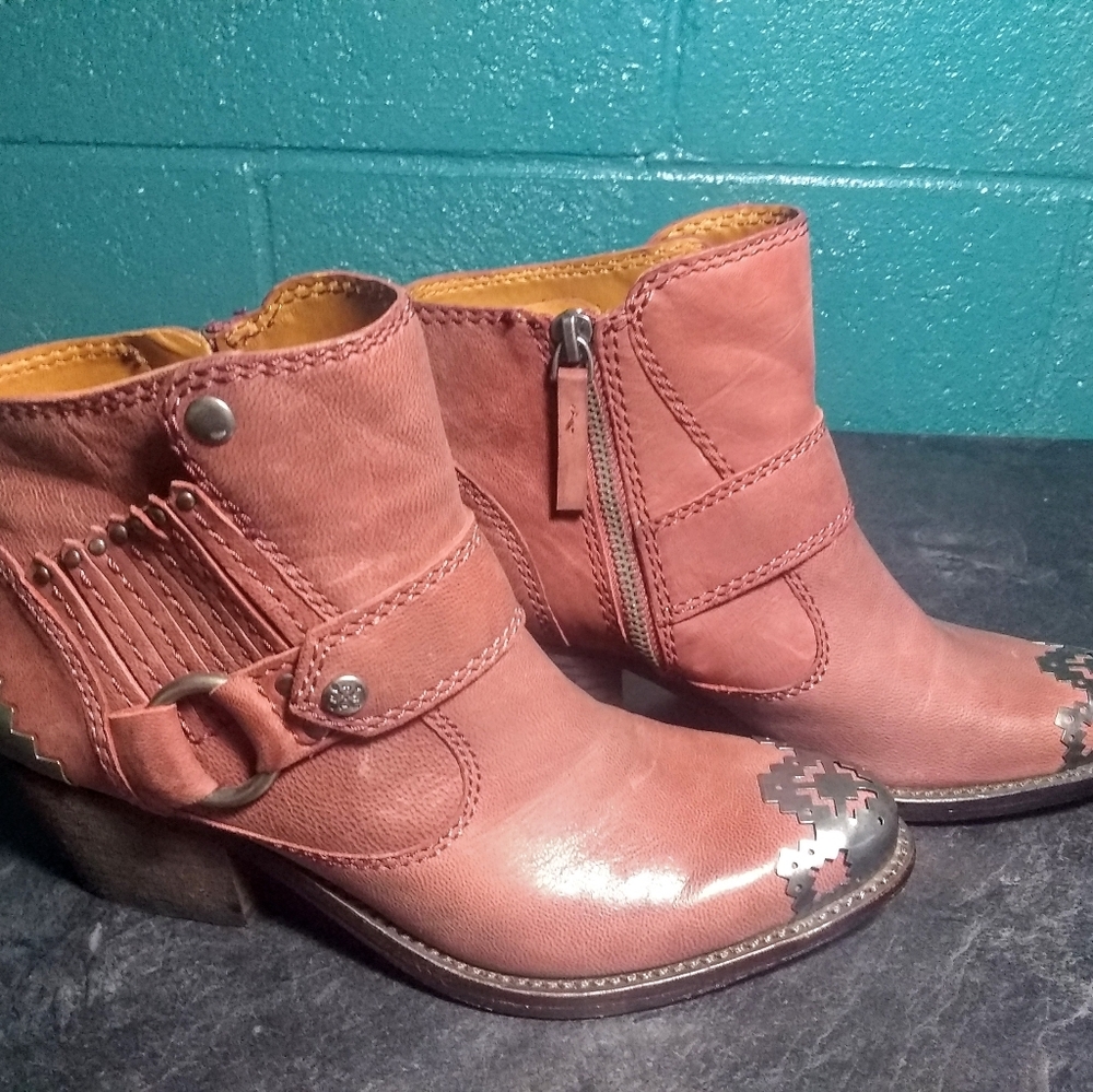 RARE Pamela Love for Nine West Boots NWOB 5.5